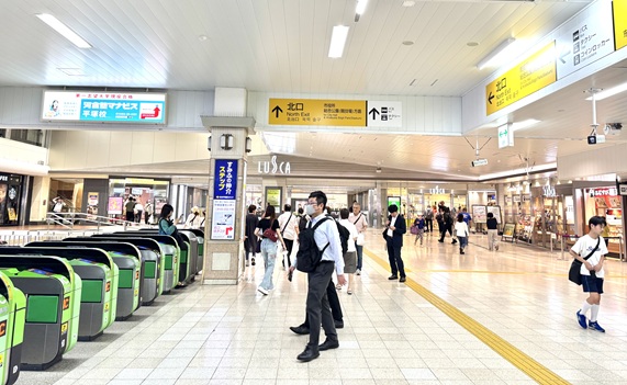 平塚北口に進み階段を降りてください。