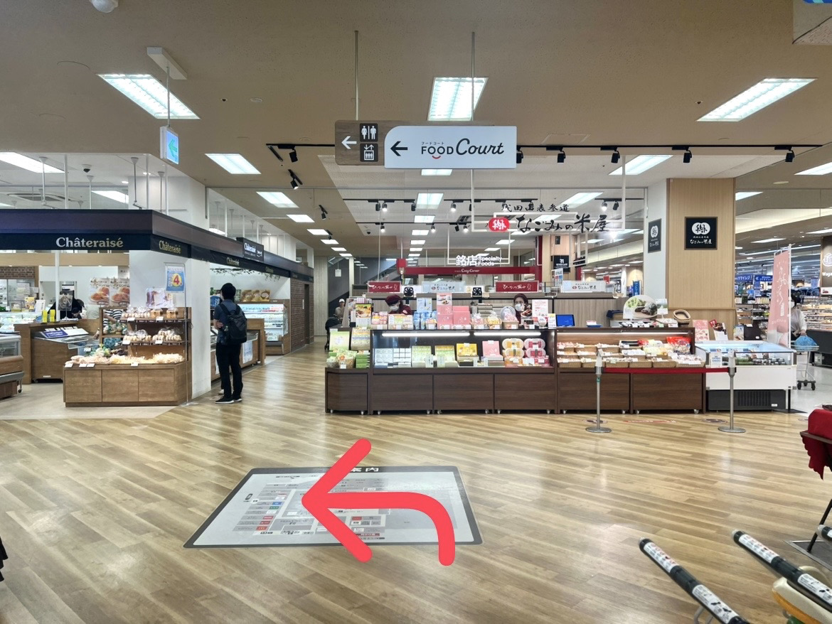 入ってすぐに見えるなごみ米屋様を左に曲がり進んでいきます