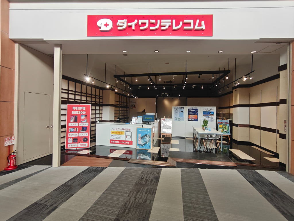 左側に店舗がございますので、そちらが目的地となります。