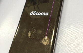 GalaxyS10の画面に赤い線が入っている画像