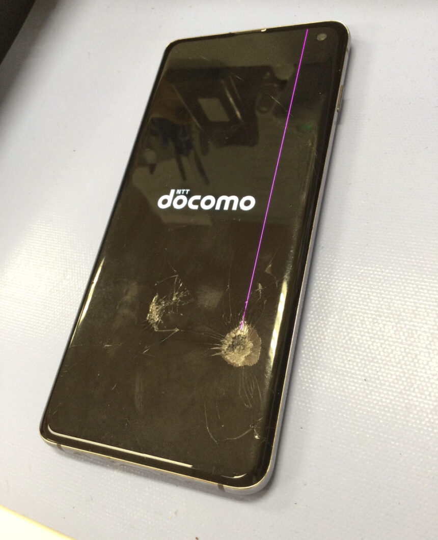 GalaxyS10の画面に赤い線が入っている画像