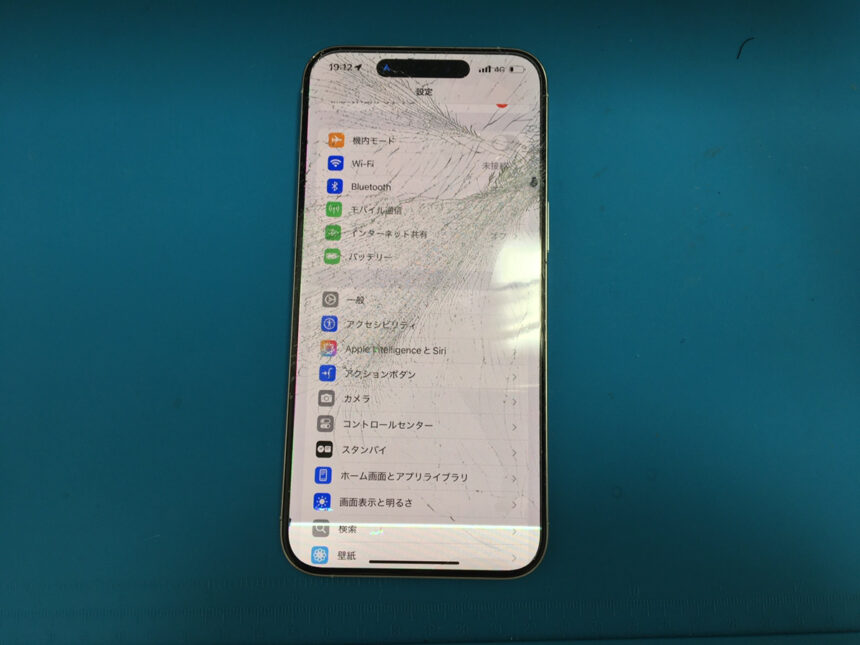iPhone16Pro　画面割れ