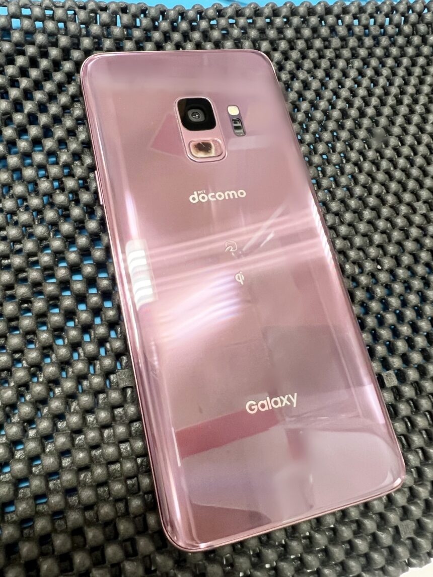 GalaxyS9の背面が映っている写真