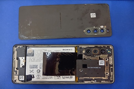 Xperia 10 IV リアパネル取り外し